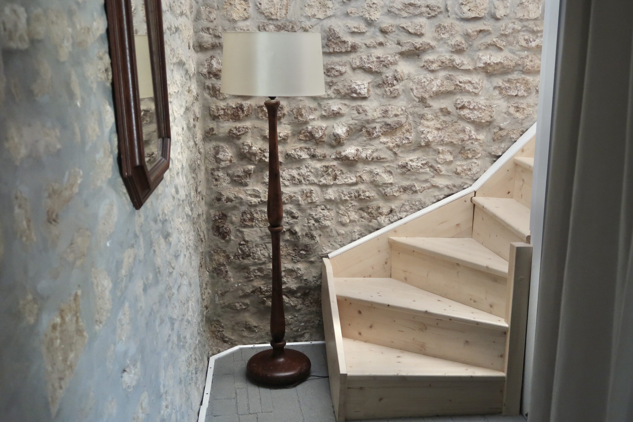 La Grange a Grains - Gite Pavot - escalier a